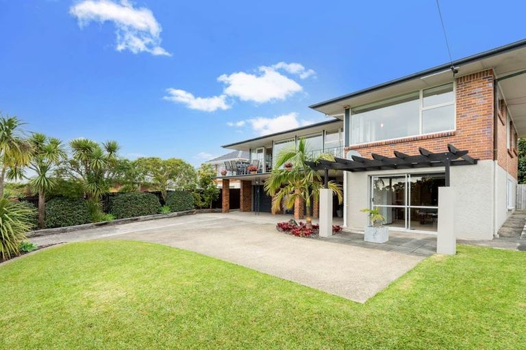 Photo of property in 76 Jaemont Avenue, Te Atatu South, Auckland, 0610