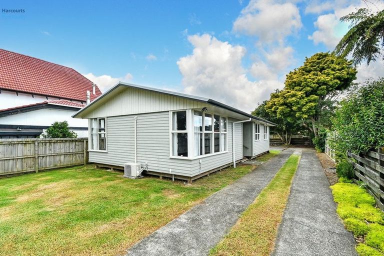 Photo of property in 15 Racecourse Road, Waiuku, 2123