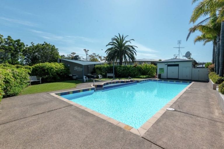 Photo of property in 2/2 Armoy Drive, East Tamaki, Auckland, 2016