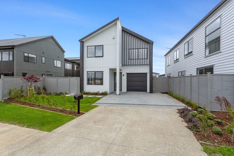 Photo of property in 5 Parkmore Drive, Rosehill, Papakura, 2113