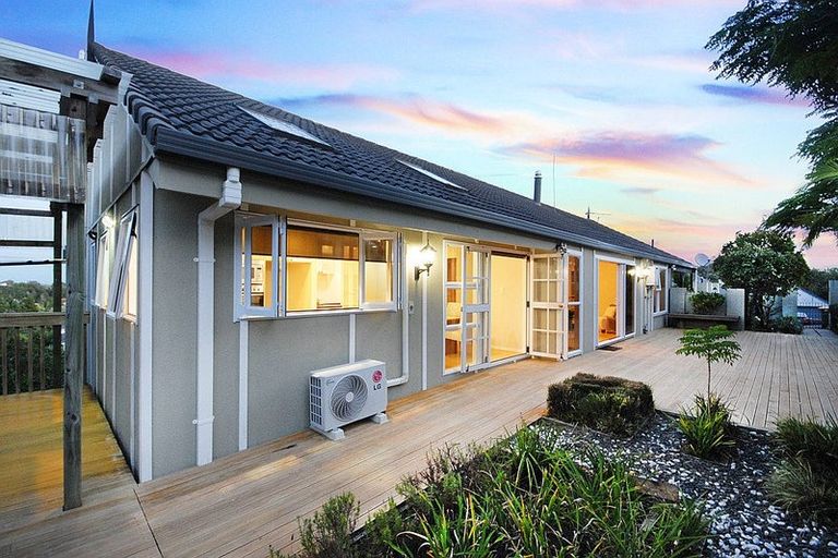 Photo of property in 50 Balmain Road, Chatswood, Auckland, 0626