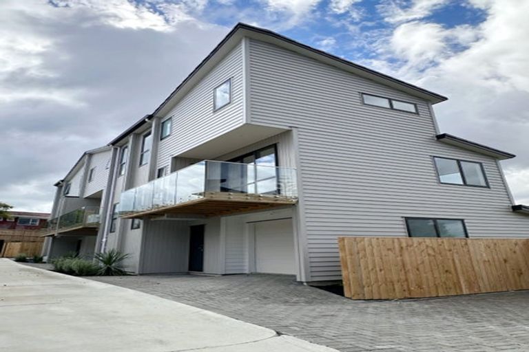 Photo of property in 16b Sheridan Drive, New Lynn, Auckland, 0600