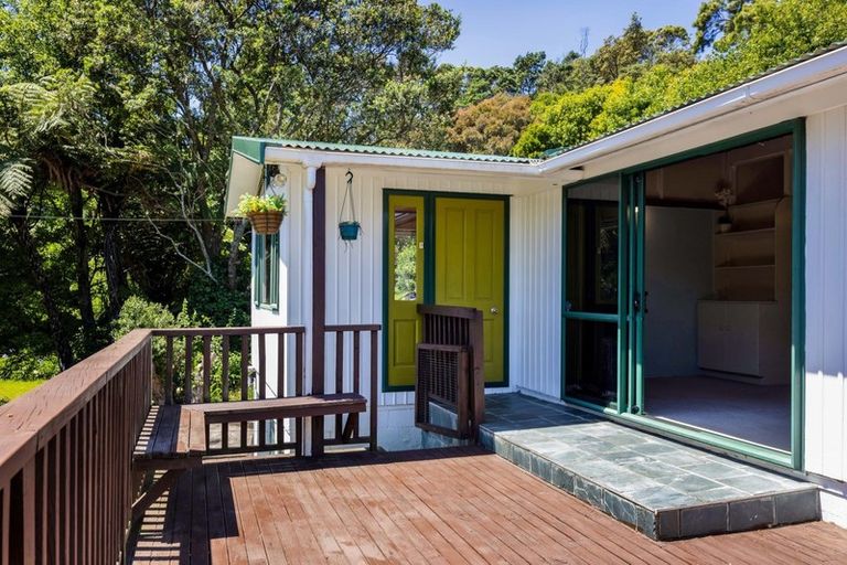 Photo of property in 15 Awanui Street, Merrilands, New Plymouth, 4312