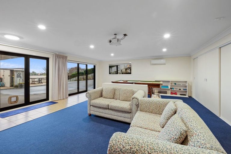Photo of property in 10 Larsen Place, Merrilands, New Plymouth, 4312