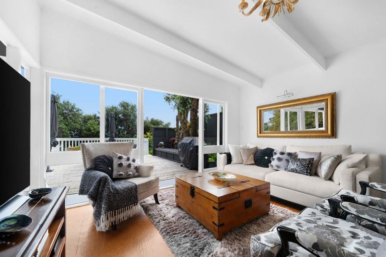 Photo of property in 120 Kawakawa Bay Coast Road, Kawakawa Bay, Papakura, 2585