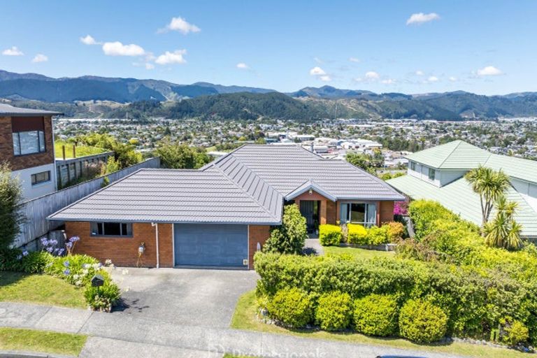 Photo of property in 53 Riverstone Drive, Riverstone Terraces, Upper Hutt, 5018