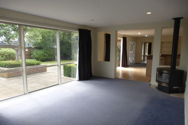 Photo of property in 9 Courtfield Close, Parklands, Christchurch, 8083