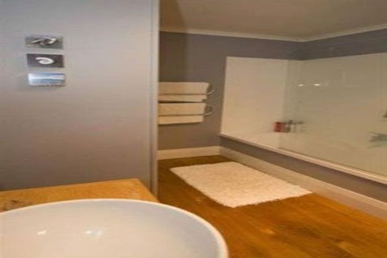 Photo of property in 1/305 Lake Road, Hauraki, Auckland, 0622