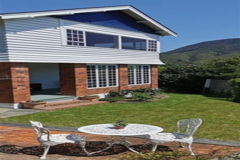 Photo of property in 118 Wellington Street, Picton, 7220