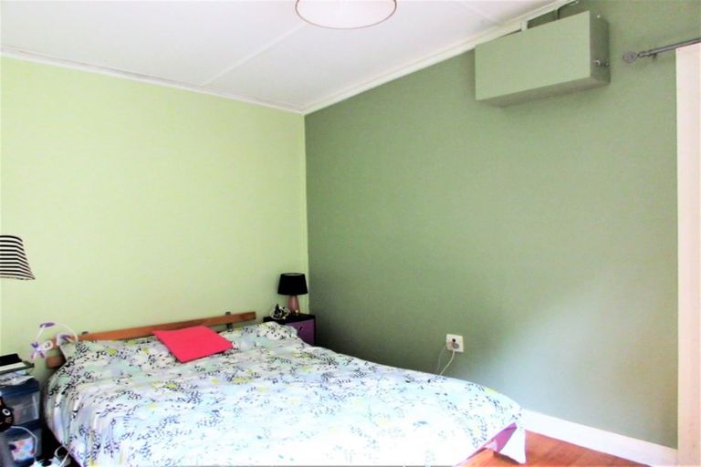 Photo of property in 126 Pinehaven Road, Pinehaven, Upper Hutt, 5019