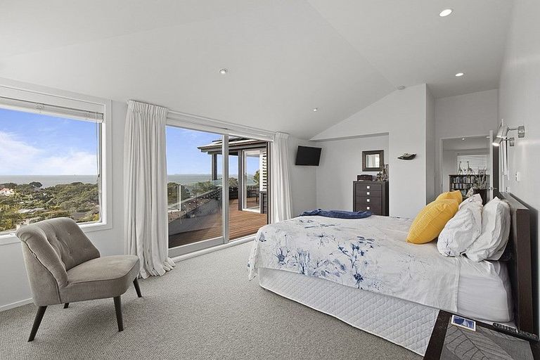 Photo of property in 9 Rahopara Street, Castor Bay, Auckland, 0620