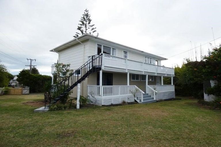 Photo of property in 2 Karoro Road, One Tree Point, 0118