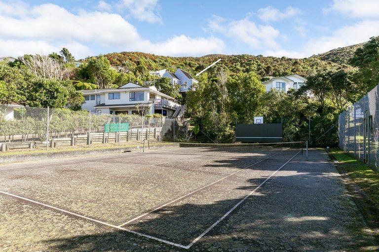 Photo of property in 27 Paddington Grove, Karori, Wellington, 6012