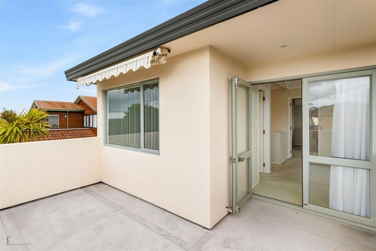 Photo of property in 10 Suncrest Drive, West Harbour, Auckland, 0618