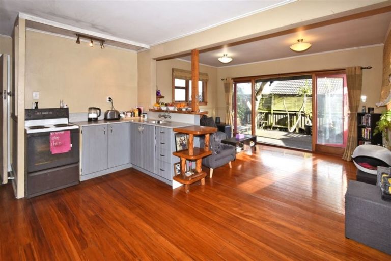 Photo of property in 123 Bowhill Road, New Brighton, Christchurch, 8083
