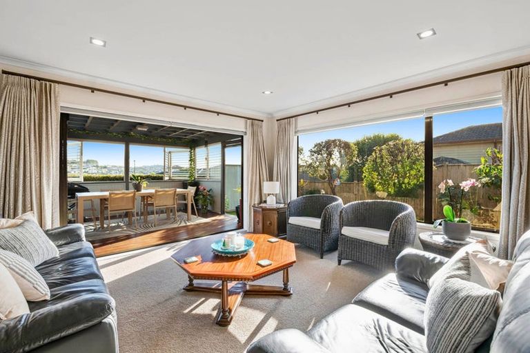 Photo of property in 14 Seamount Drive, Red Beach, 0932