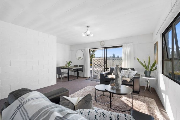 Photo of property in 15 Pigeon Mountain Road, Half Moon Bay, Auckland, 2012