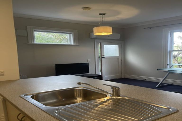 Photo of property in 152 Kelburn Parade, Kelburn, Wellington, 6012