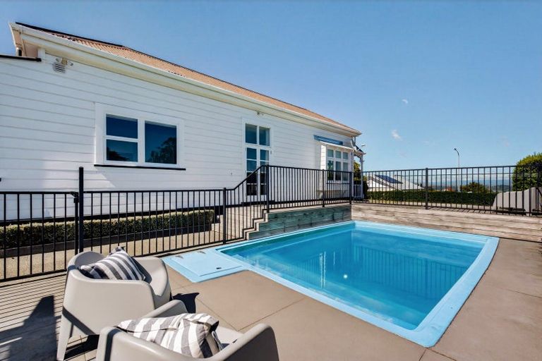 Photo of property in 9 Cobden Crescent, Bluff Hill, Napier, 4110