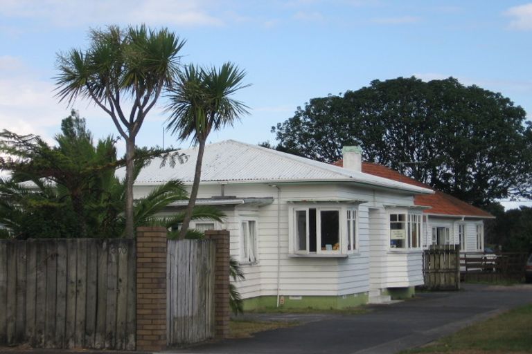 Photo of property in 2/3170 Great North Road, New Lynn, Auckland, 0600