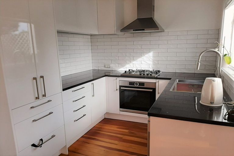 Photo of property in 142 The Ridgeway, Mornington, Wellington, 6021