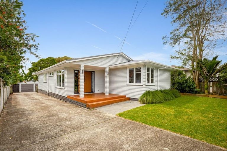 Photo of property in 43 Vodanovich Road, Te Atatu South, Auckland, 0610