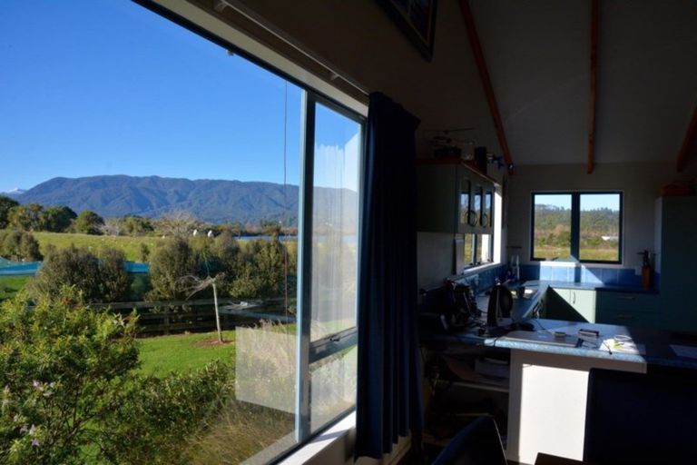 Photo of property in 68 Waverley Street, Karamea, 7893