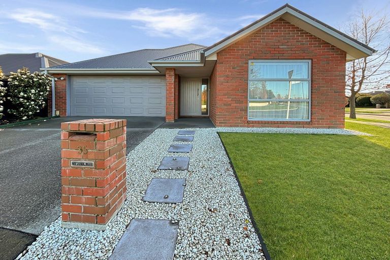 Photo of property in 35 Cognac Drive, Yaldhurst, Christchurch, 8042