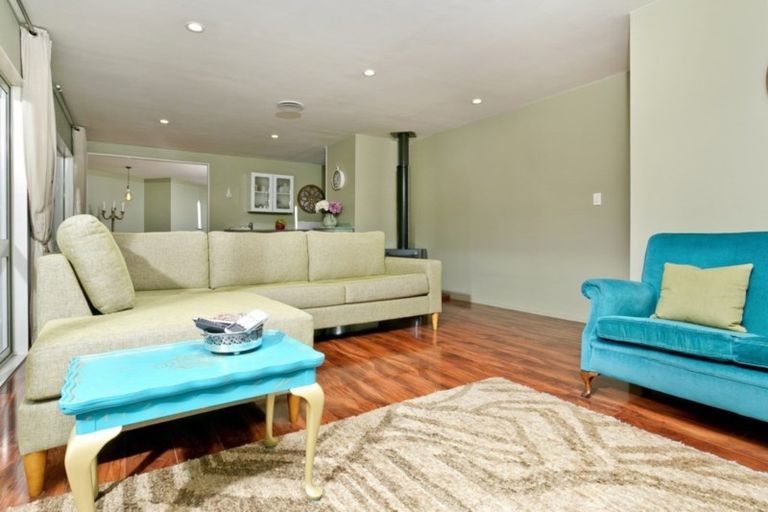 Photo of property in 3a Manon Crescent, Greenhithe, Auckland, 0632