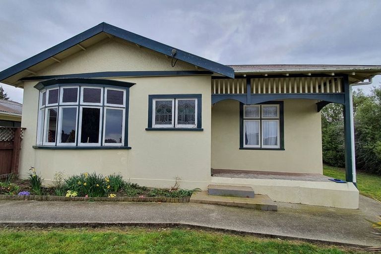 Photo of property in 90 Rhodes Street, Waimate, 7924