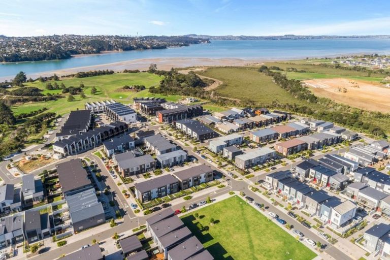 Photo of property in 10 Rangihina Road, Hobsonville, Auckland, 0616