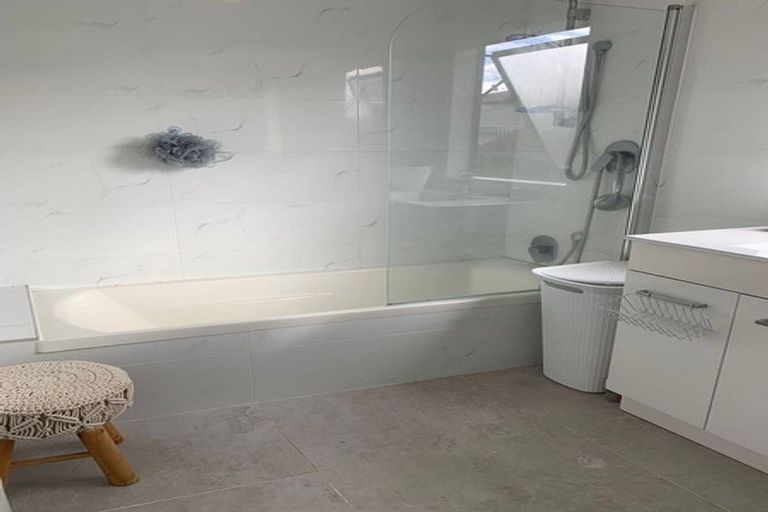 Photo of property in 2/116 Bucklands Beach Road, Bucklands Beach, Auckland, 2012