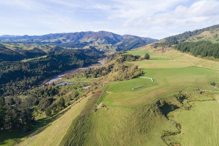 Photo of property in 1 Takapari Road, Pohangina, Ashhurst, 4884