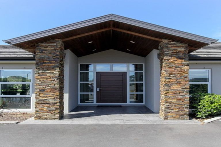 Photo of property in 4 Links Drive, Waiwhakaiho, New Plymouth, 4312