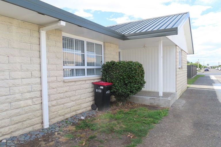 Photo of property in 40 Neeve Road, Taradale, Napier, 4112