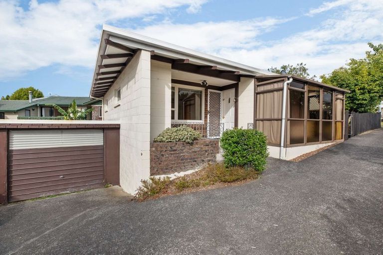 Photo of property in 1/5 Eyre Street, Henderson, Auckland, 0612