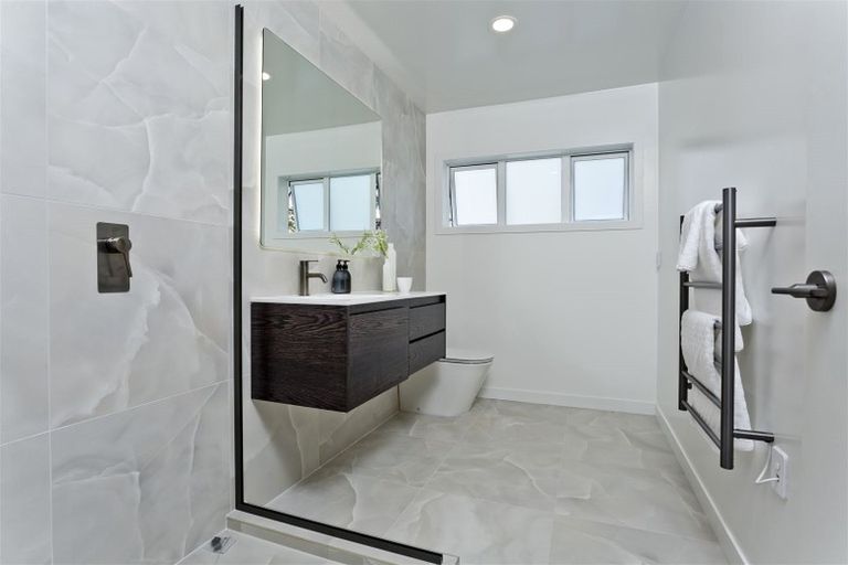 Photo of property in 1/8 Omana Road, Milford, Auckland, 0620