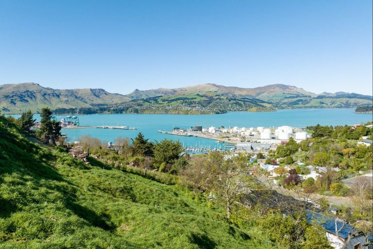 Photo of property in 11 Harmans Road, Lyttelton, 8082