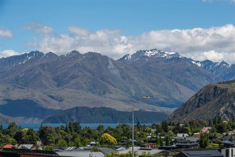 Photo of property in 7 Mcneil Crescent, Wanaka, 9305
