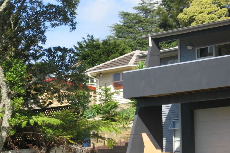 Photo of property in 10a Earl Road, Titirangi, Auckland, 0604