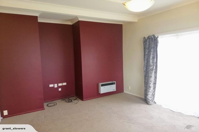Photo of property in 8 Riro Street, Point Chevalier, Auckland, 1022