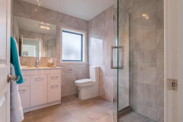 Photo of property in 9 Netherlands Avenue, Kelston, Auckland, 0602