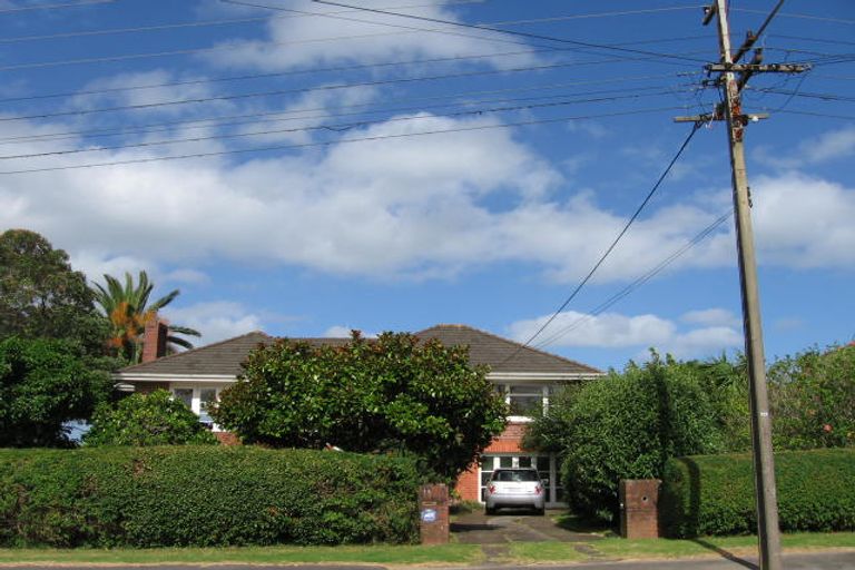 Photo of property in 35 Milford Road, Milford, Auckland, 0620