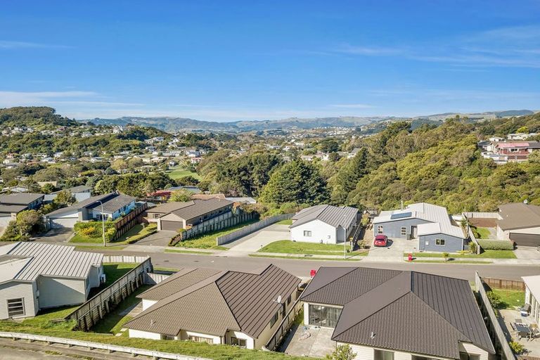 Photo of property in 10 Moonraker Place, Whitby, Porirua, 5024