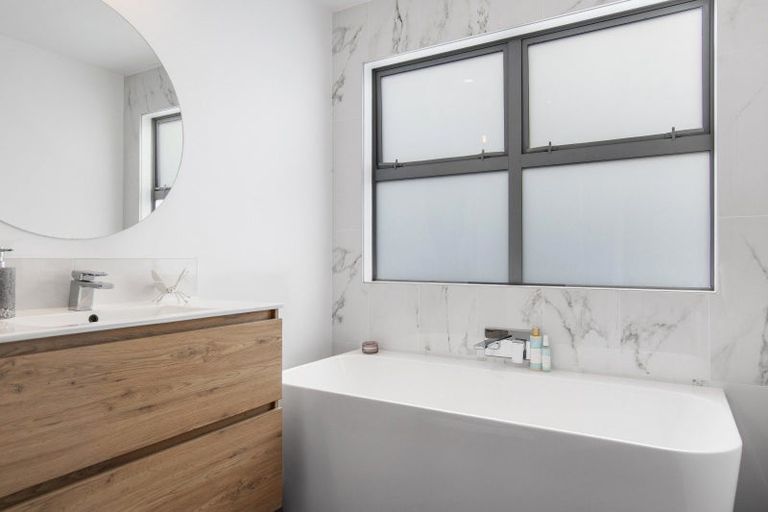 Photo of property in 34 Awataha Crescent, Pyes Pa, Tauranga, 3110