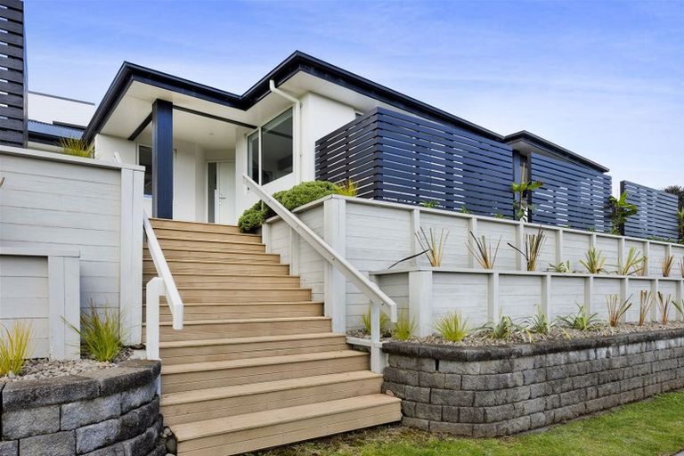 Photo of property in 4 Vardon Way, Waiwhakaiho, New Plymouth, 4312