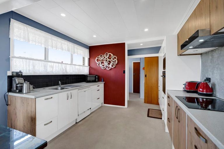 Photo of property in 40 Nevada Drive, Merrilands, New Plymouth, 4312