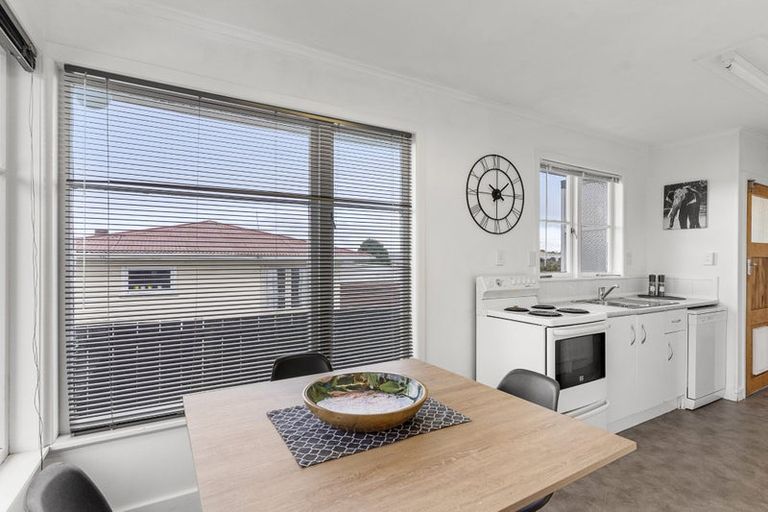 Photo of property in 5 Fairclough Road, Beach Haven, Auckland, 0626