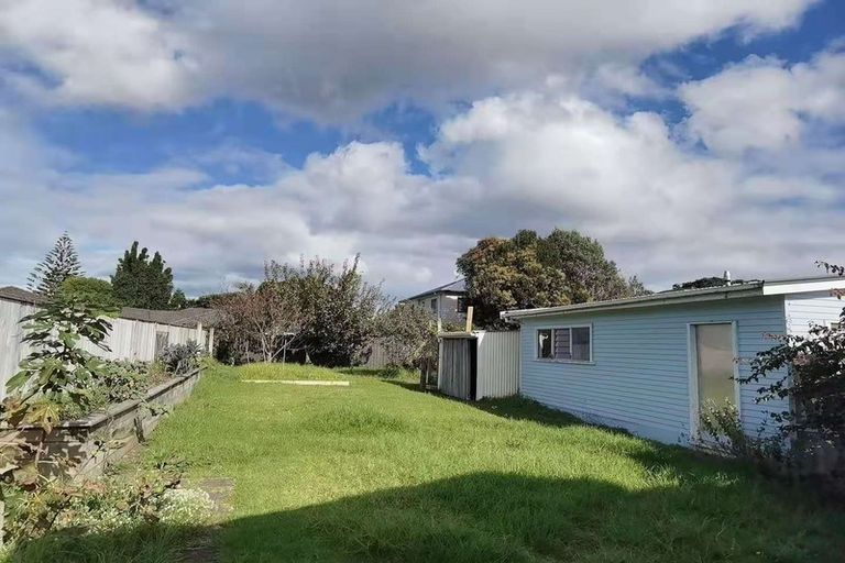 Photo of property in 4 Springbank Lane, Te Atatu Peninsula, Auckland, 0610