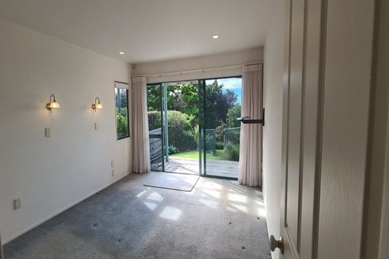 Photo of property in 4 Savoy Road, Orewa, 0931